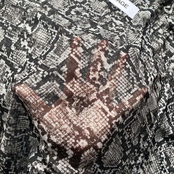 BRAND NEW Snake Print Sheet Top - Picture 2 of 5